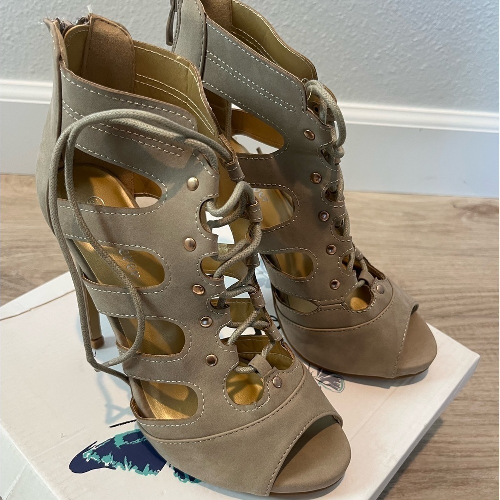 FOREVER Woman Taupe Nub With Laces Heels, Size 6.5